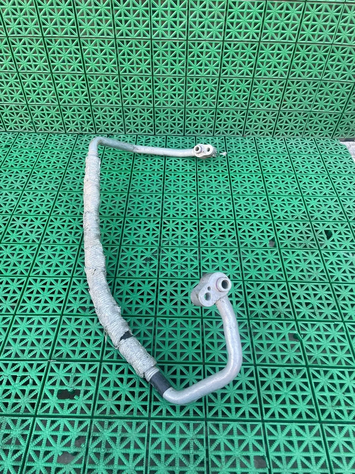 Шланг, трубка кондиционера, хладогента VOLKSWAGEN PASSAT B6 2005- толст.комп.рад. б/у PASSAT B6(2005-2010)