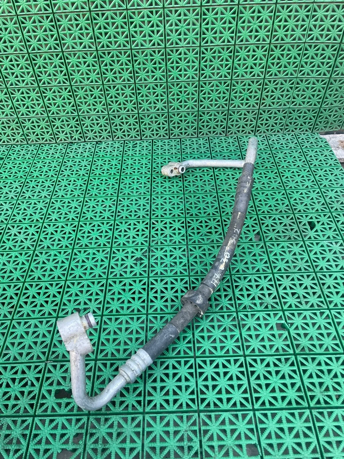 Шланг, трубка кондиционера, хладогента VOLKSWAGEN PASSAT B7 2011- толст.комп.рад. Б/У PASSAT B7(2011-2015)