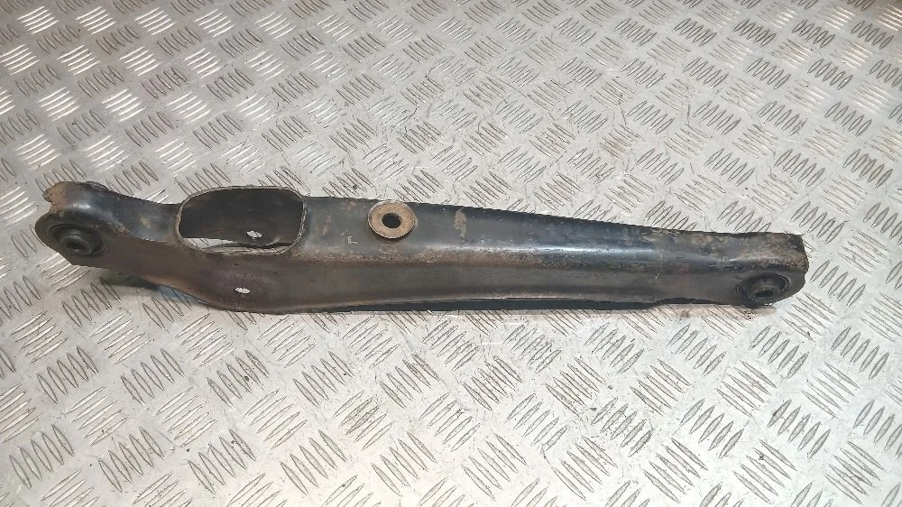 Рычаг задний левый нижний на Mitsubishi Lancer 9