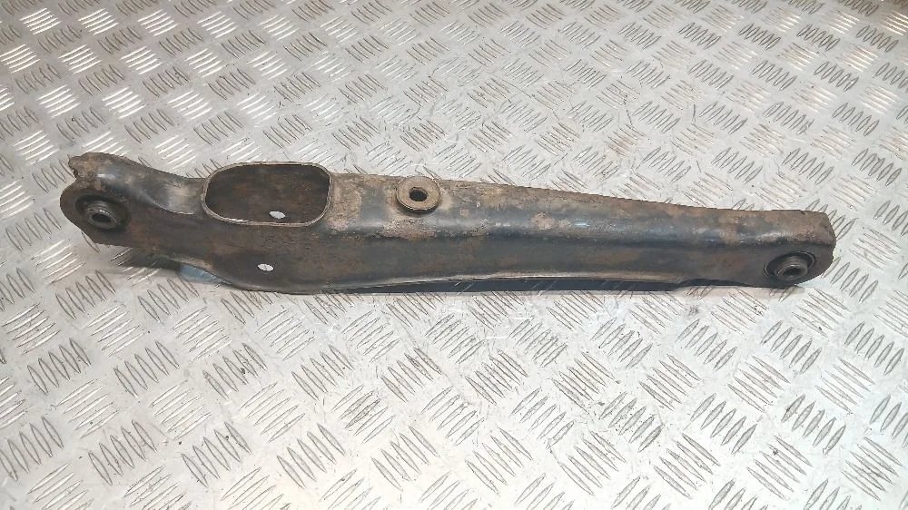 Рычаг задний правый нижний на Mitsubishi Lancer 9