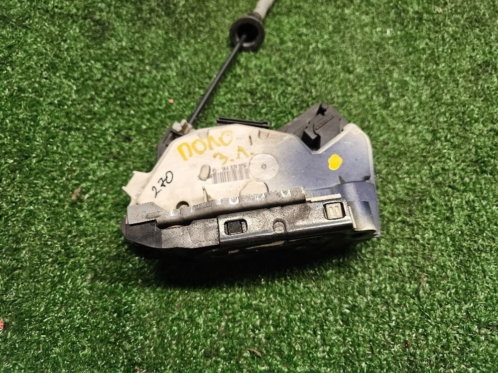 Замок двери задний левый Volkswagen Polo