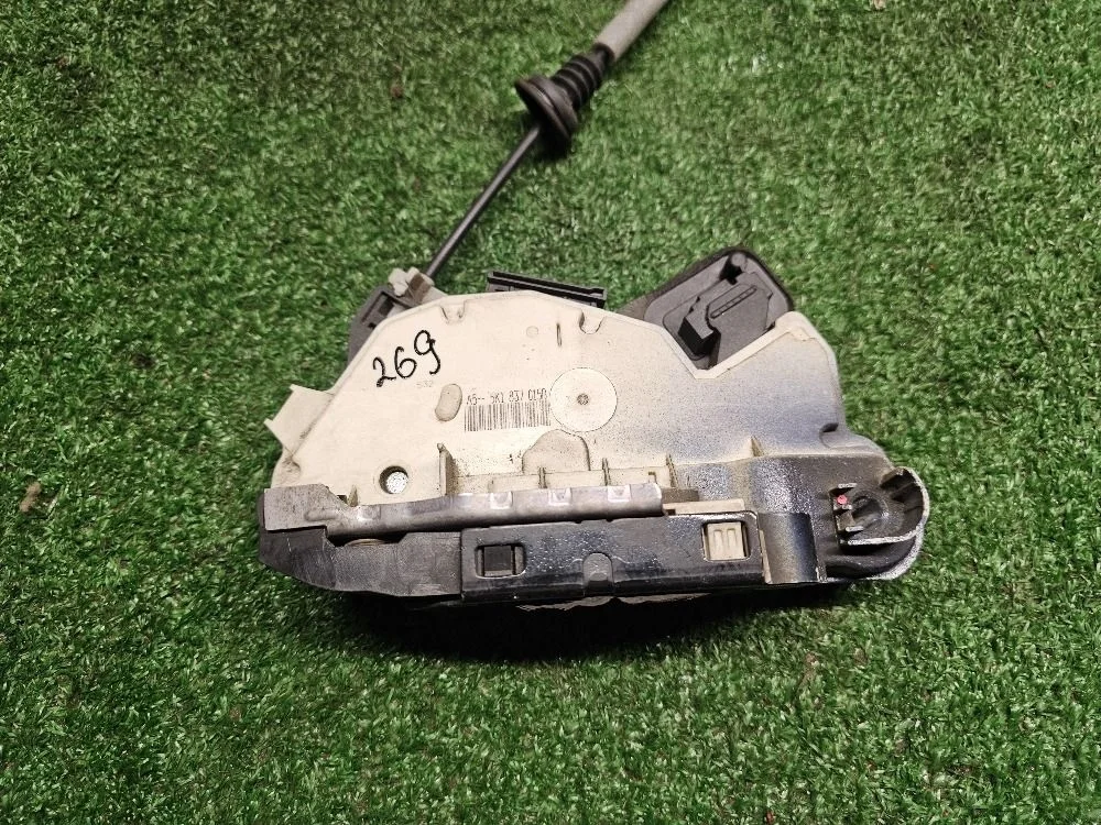 Замок двери передней левой Volkswagen Polo