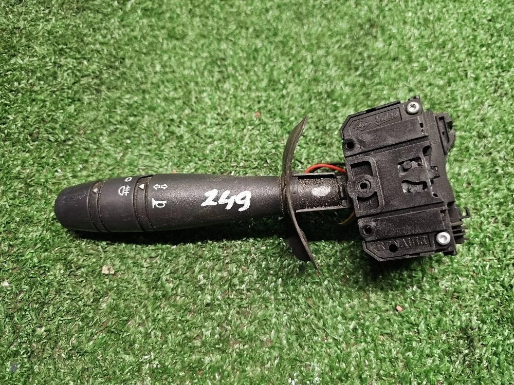 Подрулевой переключатель поворотов Renault Logan