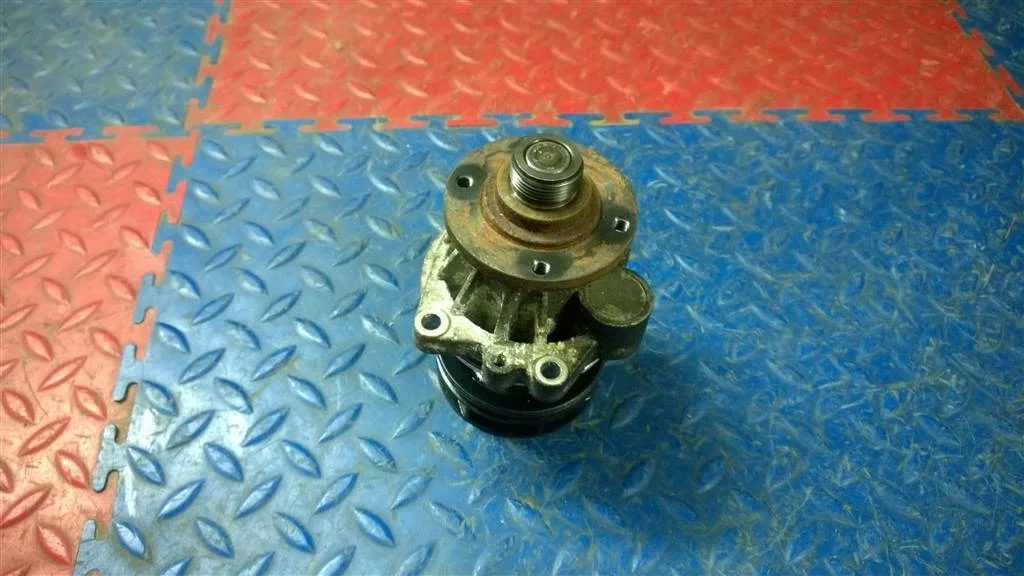 насос водяной помпа BMW X5 E53  M54B30 231 лс 3.0i