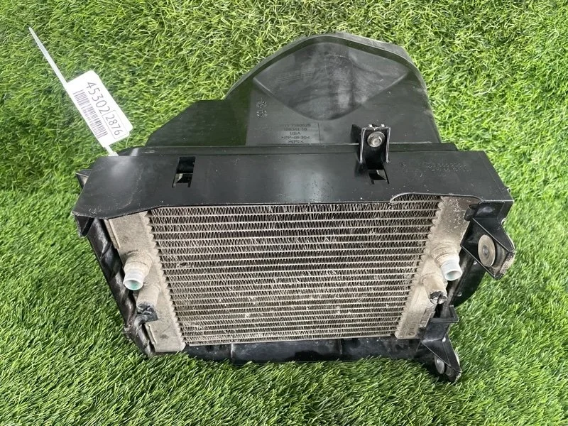 Радиатор масляный BMW X6 M50dX 2013 17117585287 E71 N57D30C, передний правый