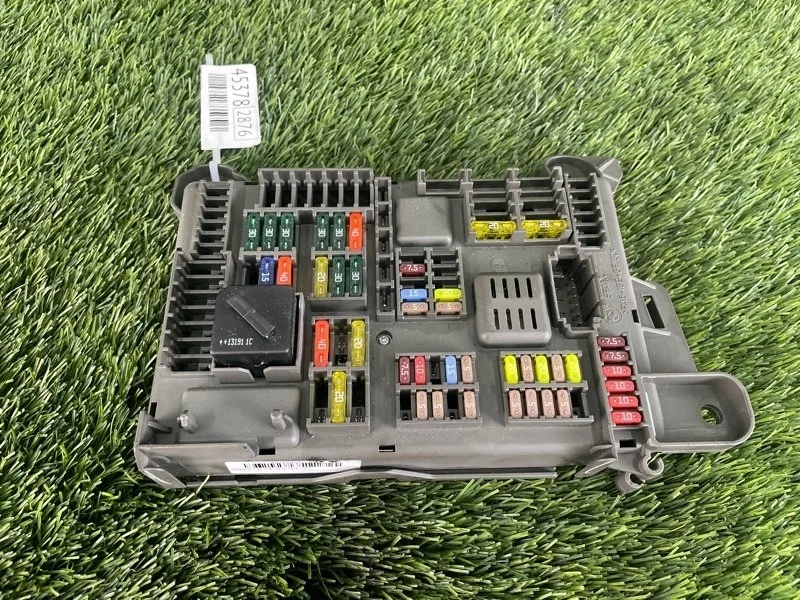 Блок предохранителей BMW X6 M50dX 2013 61146931687 E71 N57D30C, задний