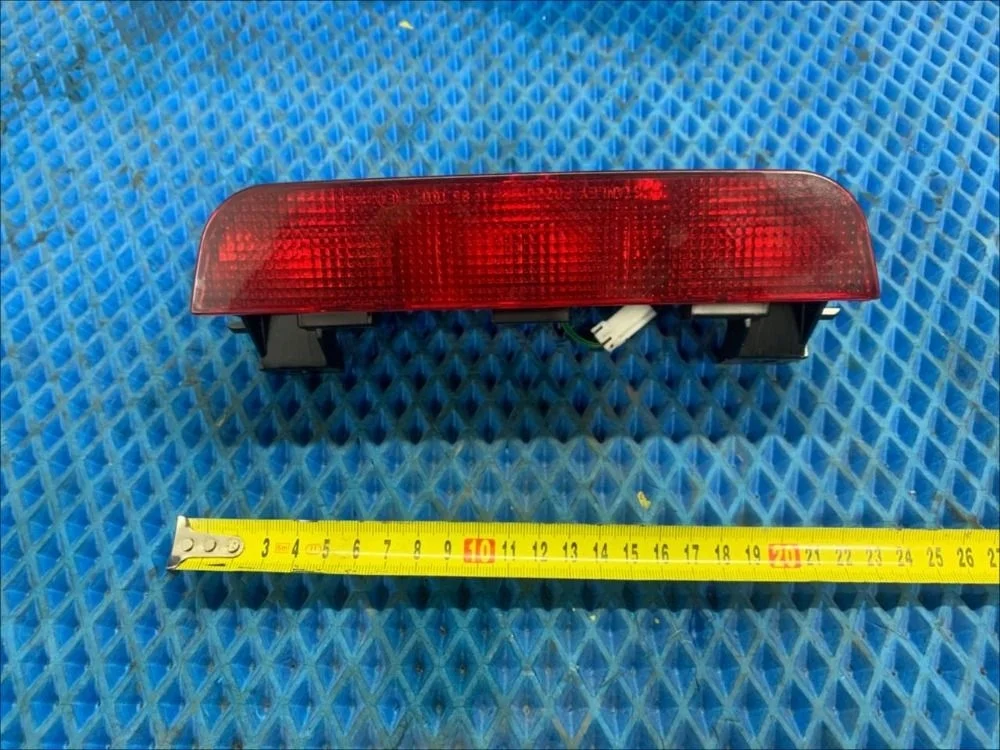 Стоп сигнал дополнительный Mitsubishi Pajero III рестайлинг (2002—2006)