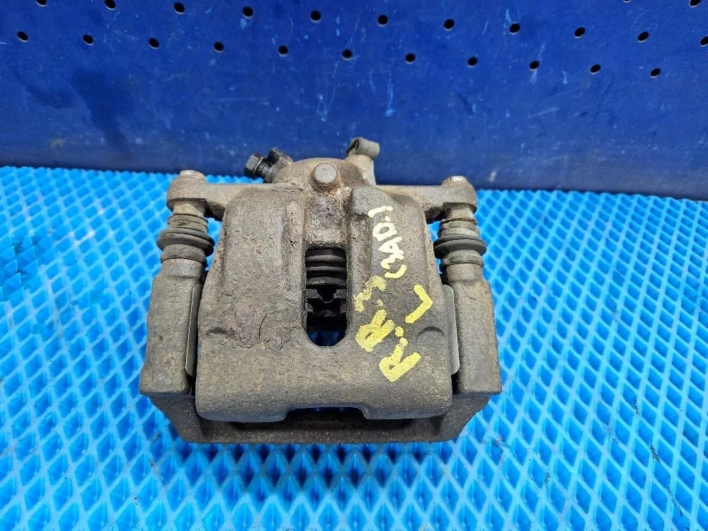 Суппорт тормозной задний левый Land Rover Range Rover III рестайлинг (2005—2009) Land Rover Range Rover III рестайлинг (2005—2009) L322 LM LR010575