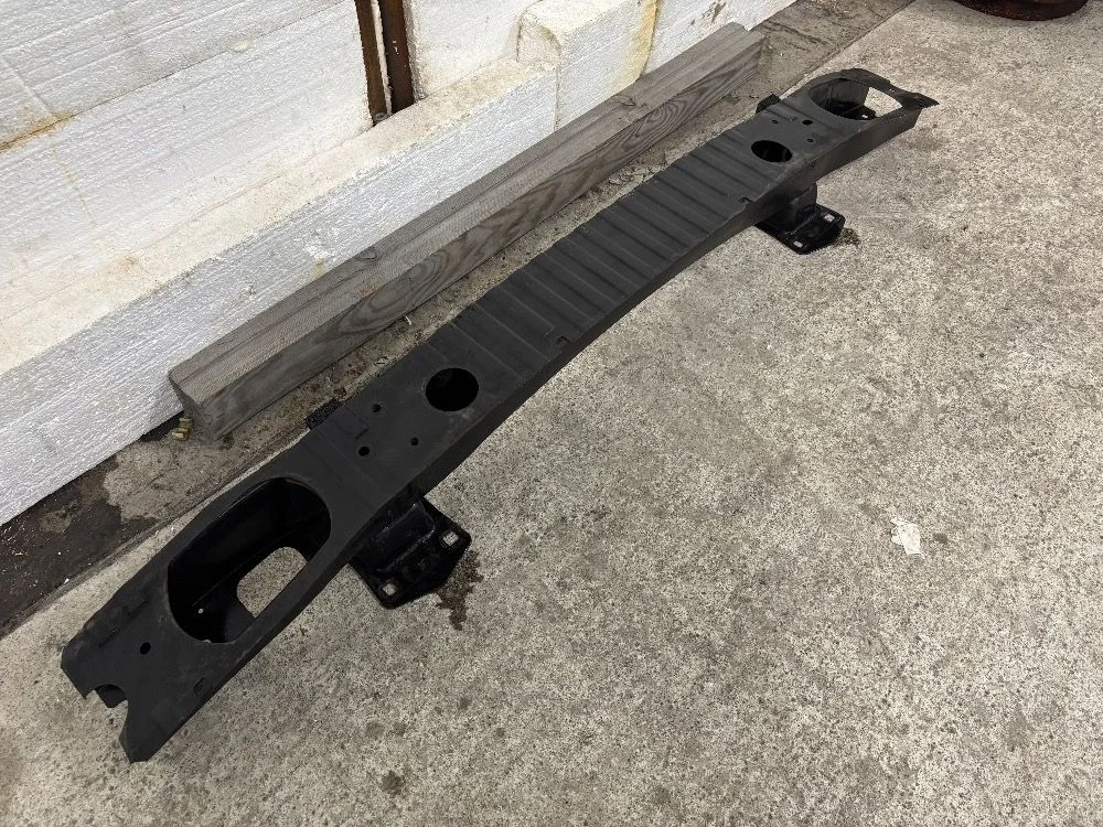 Усилитель переднего бампера Land Rover Range Rover III рестайлинг 2 (2009—2012) б.у