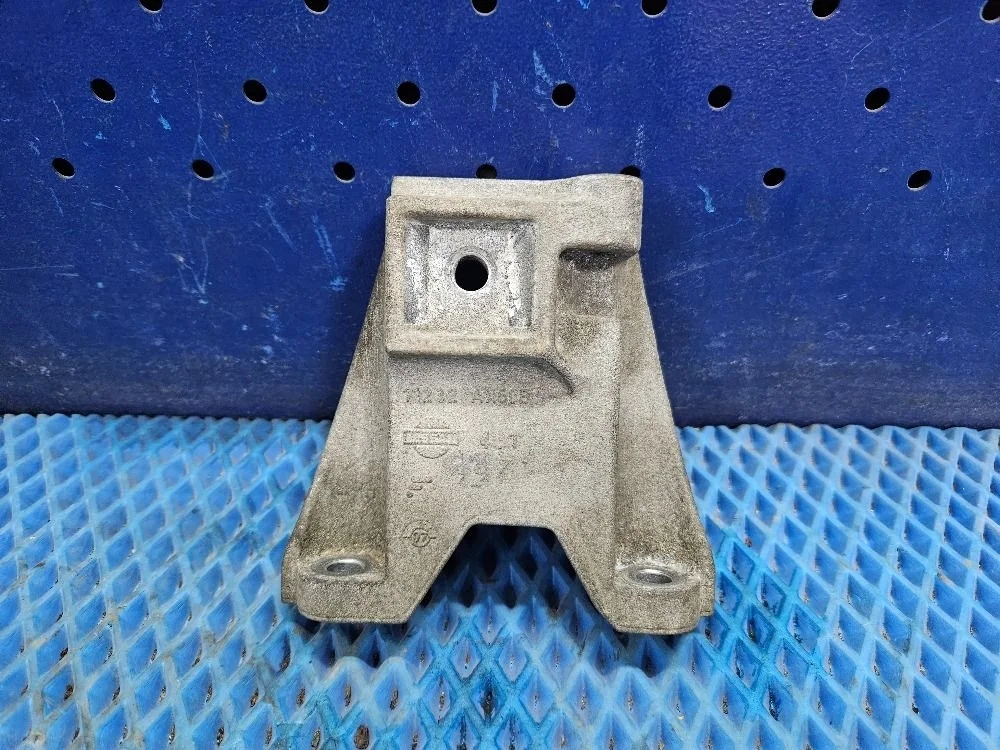 Кронштейн двигателя Nissan Micra K12 (2002—2010) Nissan Micra K12 (2002—2010) K12 левый руль 11232-AX60b