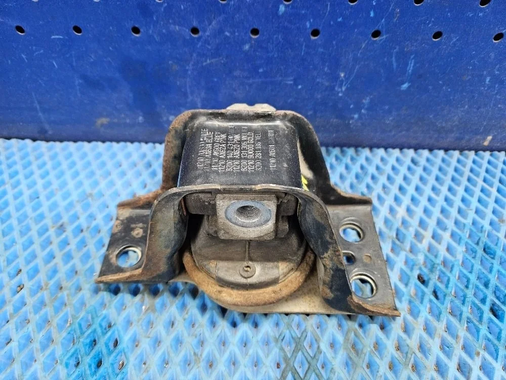 Подушка двигателя Nissan Micra K12 (2002—2010) Nissan Micra K12 (2002—2010) K12 левый руль 11210-AX60A