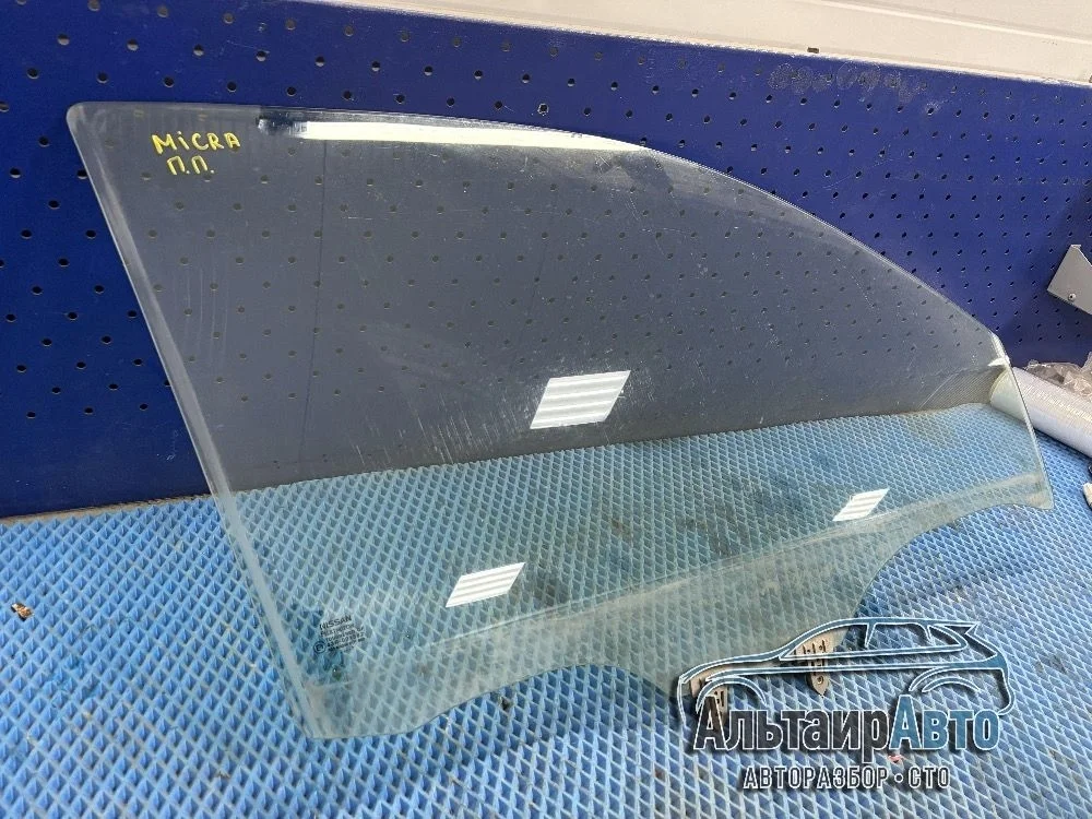 Стекло двери передней правой Nissan Micra K12 (2002—2010) б.у