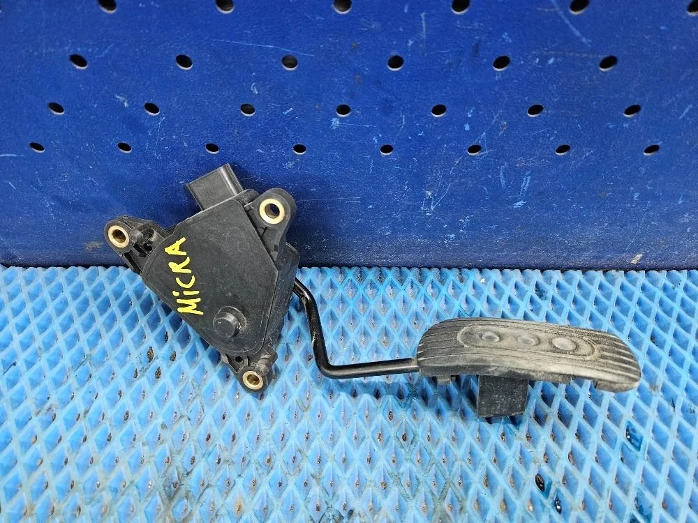 Педаль газа Nissan Micra K12 (2002—2010) б.у