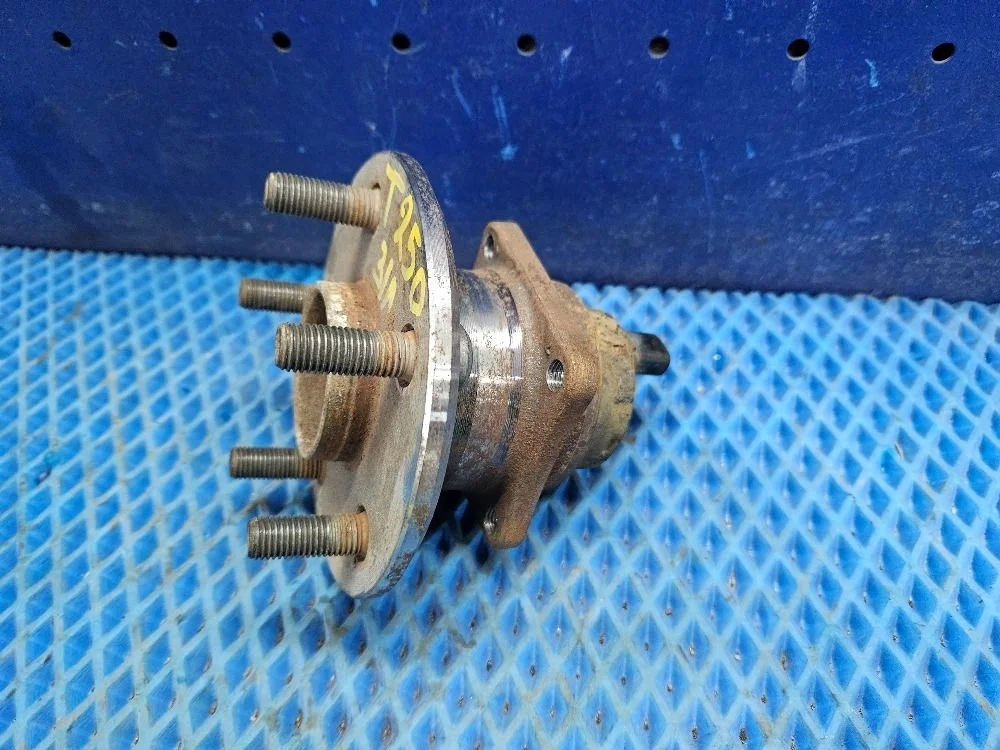 Ступица задняя Toyota Avensis T250 рестайлинг (2006—2009) б.у