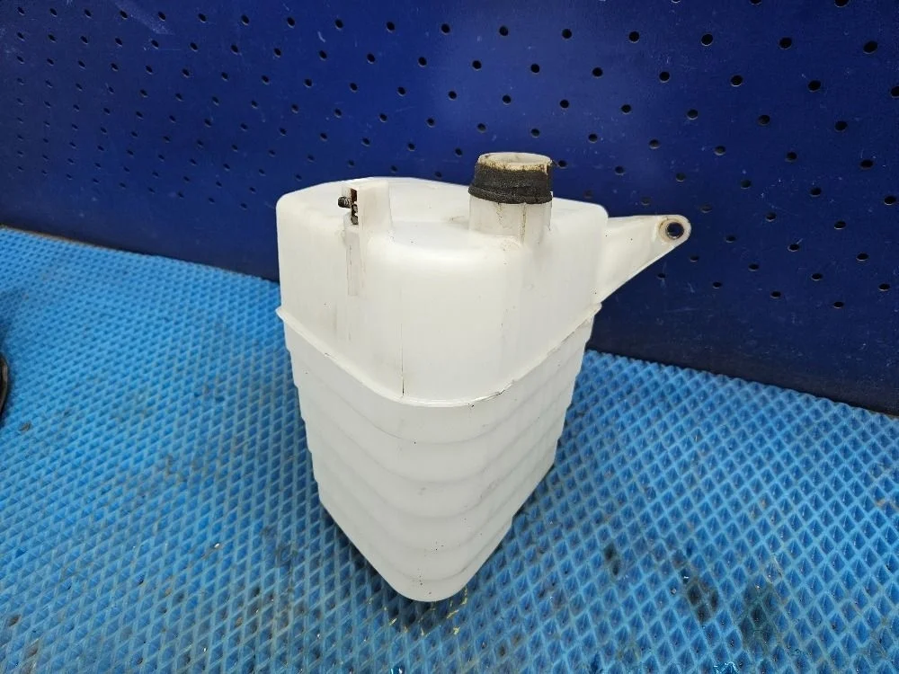 Резонатор воздушного фильтра Toyota Avensis T250 рестайлинг (2006—2009) б.у