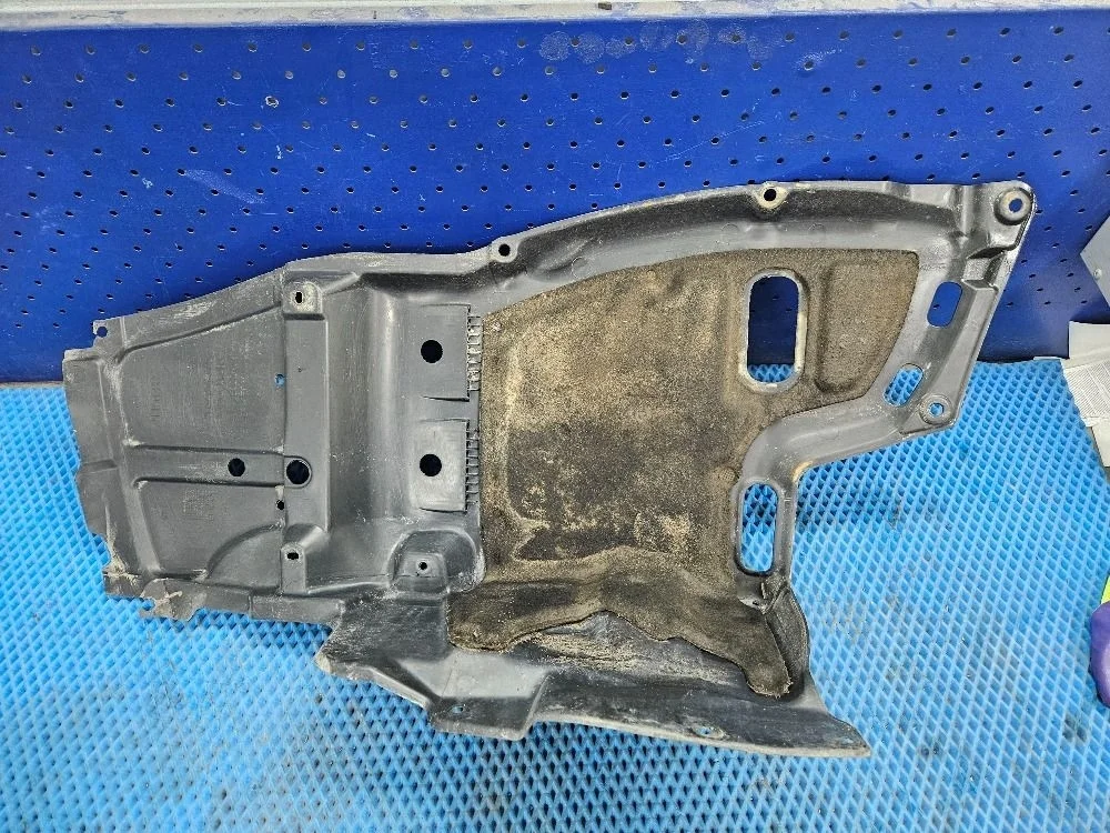 Пыльник двигателя Toyota Avensis T250 рестайлинг (2006—2009) б.у