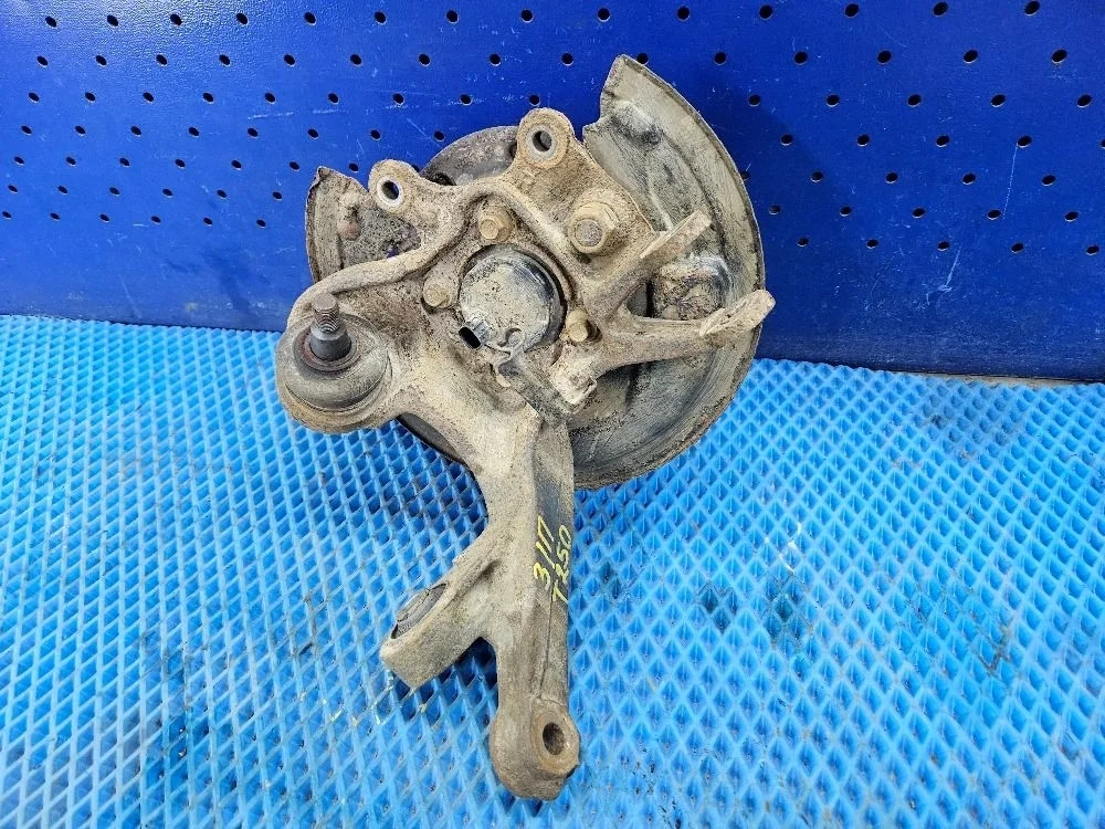 Кулак поворотный задний Toyota Avensis T250 рестайлинг (2006—2009) Toyota Avensis T250 рестайлинг (2006—2009) T250 T25 4230405101