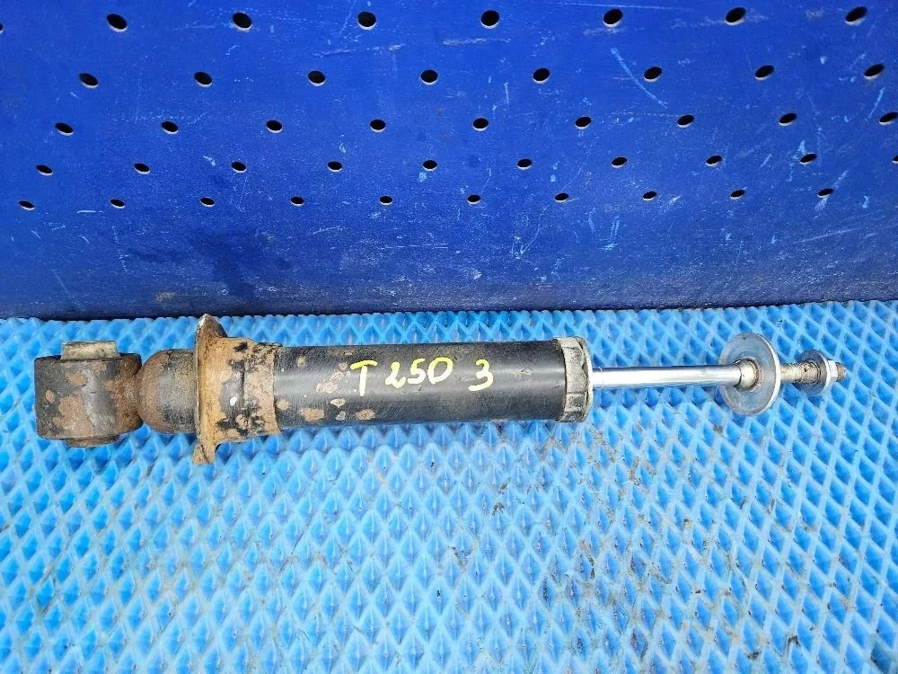 Амортизатор задний Toyota Avensis T250 рестайлинг (2006—2009) Toyota Avensis T250 рестайлинг (2006—2009) T250 T25 4853009E70