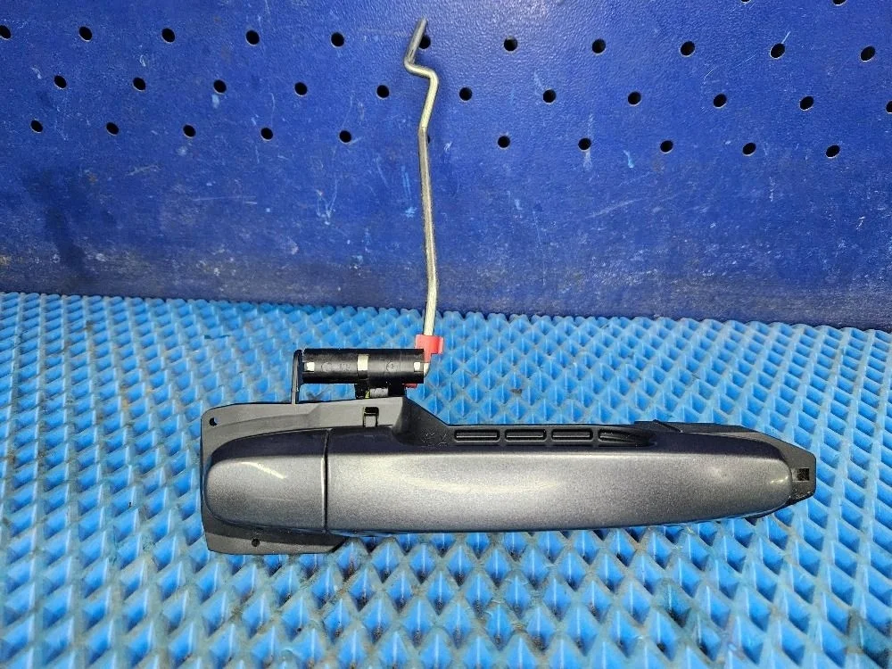 Ручка двери передней наружная правая Toyota Avensis T250 рестайлинг (2006—2009) б.у