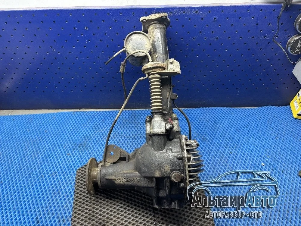 Редуктор передний Mitsubishi Pajero IV (2006—2011) б.у