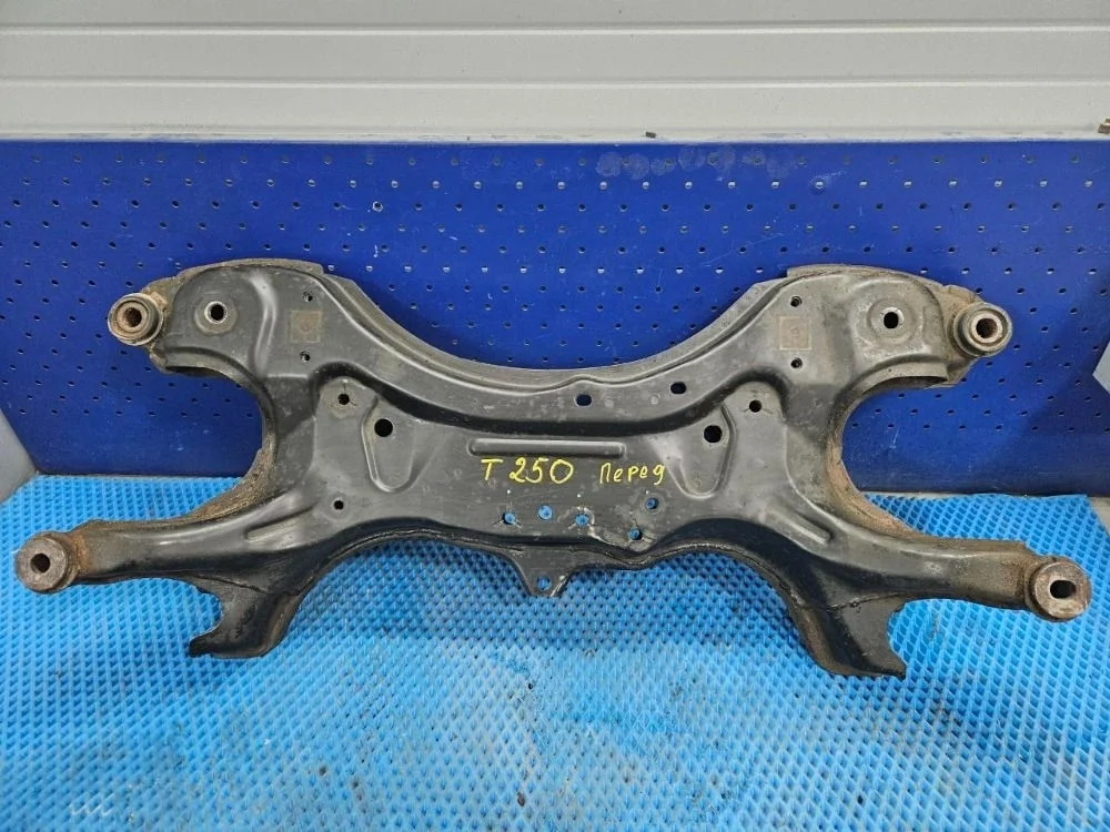 Подрамник передний Toyota Avensis T250 рестайлинг (2006—2009) б.у