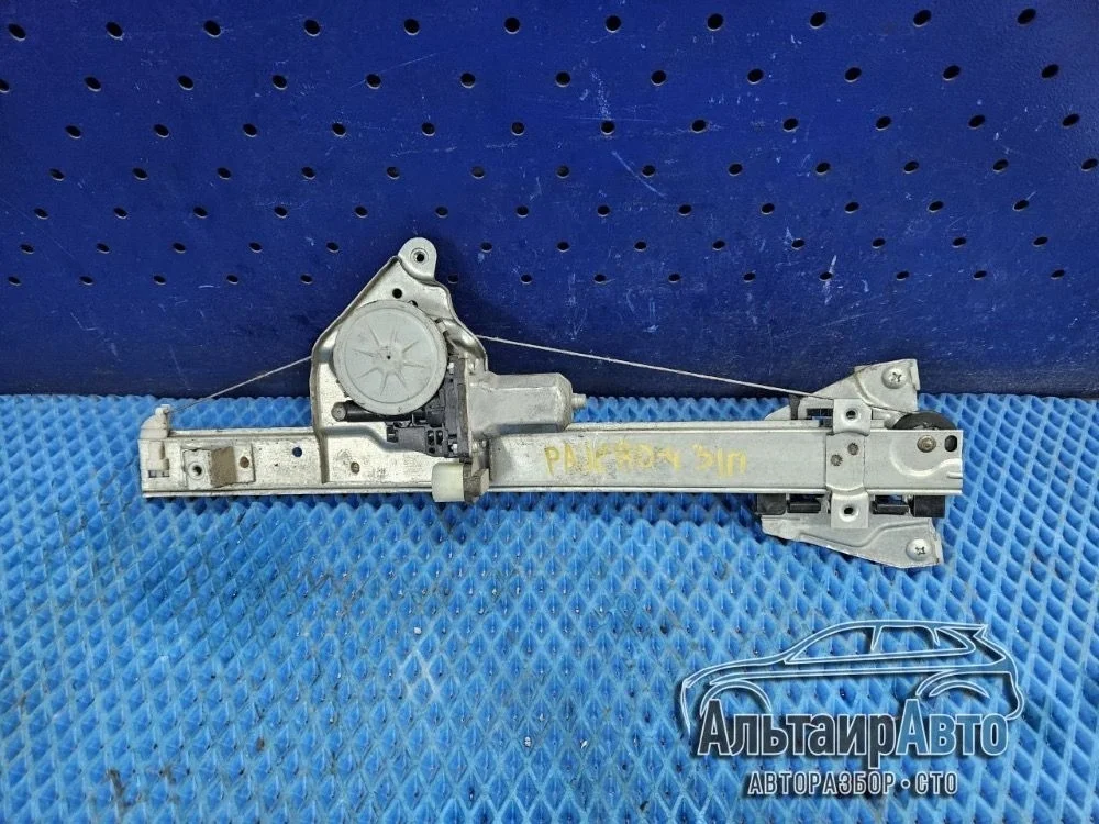 Стеклоподъемник электр. задний правый Mitsubishi Pajero IV (2006—2011) Mitsubishi Pajero IV (2006—2011) V93W V97W V98W MR989947