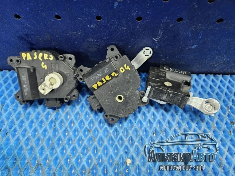 Моторчик заслонки отопителя Mitsubishi Pajero IV рестайлинг (2011—2014) б.у