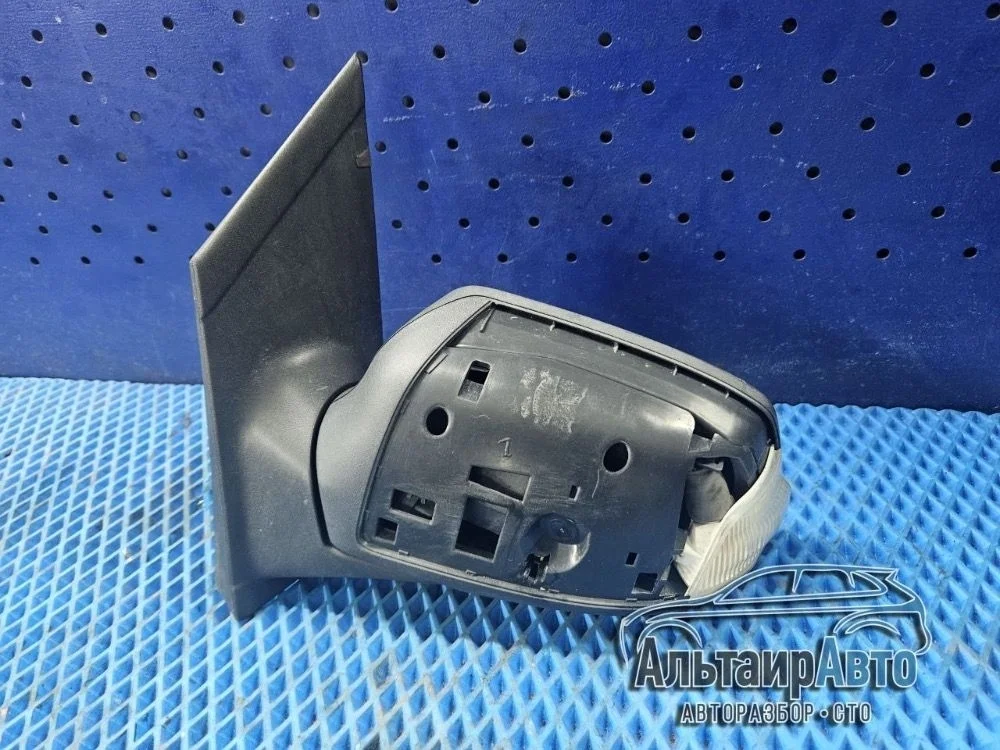 Зеркало левое электрическое Ford Focus II (2005—2008) Ford Focus II (2005—2008)  1 439 073