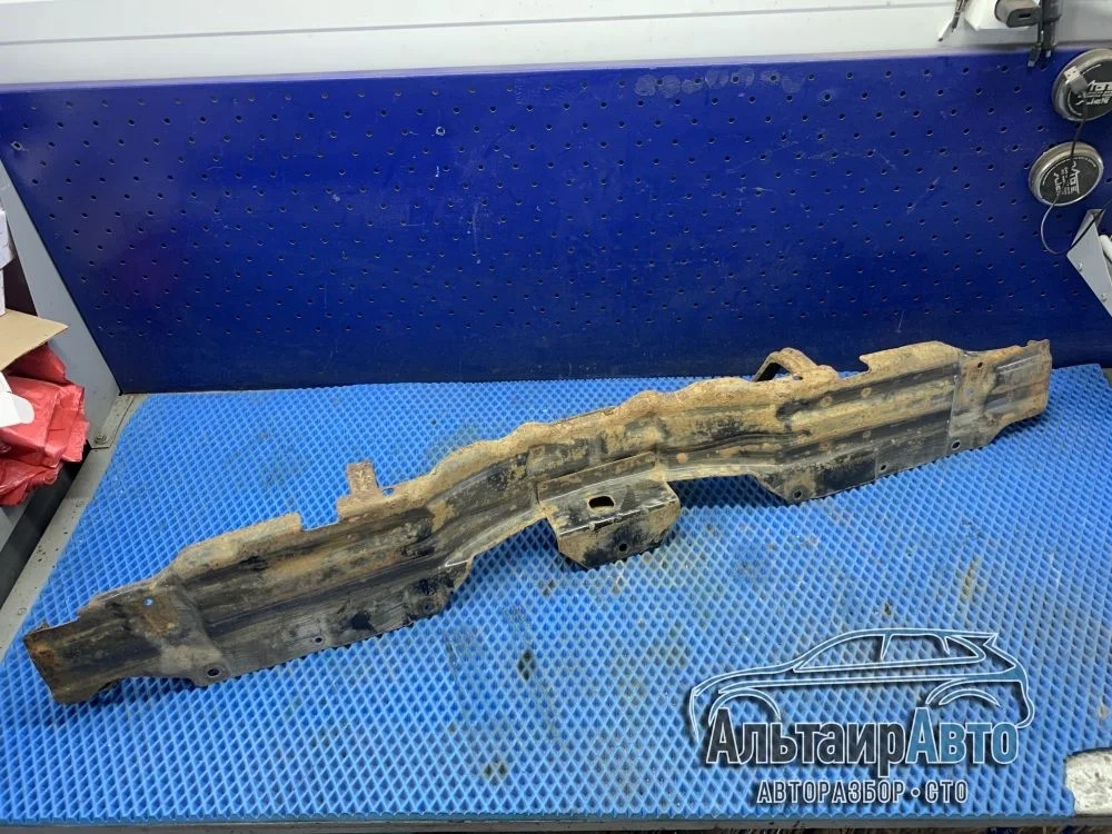 Усилитель заднего бампера Mitsubishi Pajero III (1999—2003) б.у