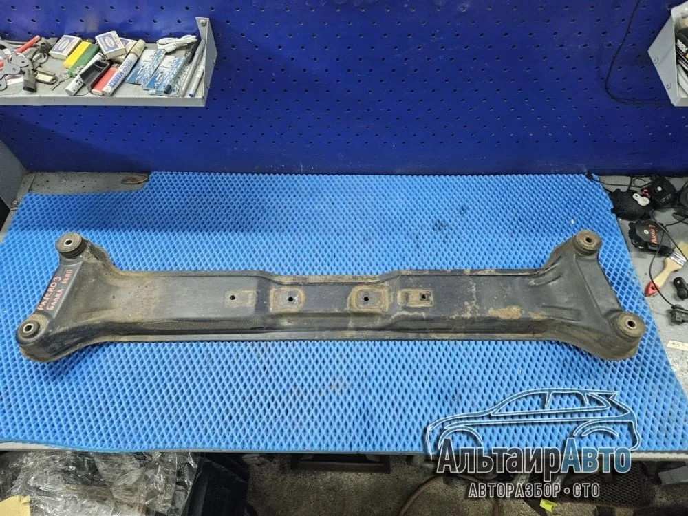 Траверса рамы поперечная Mitsubishi Pajero III рестайлинг (2002—2006) б.у