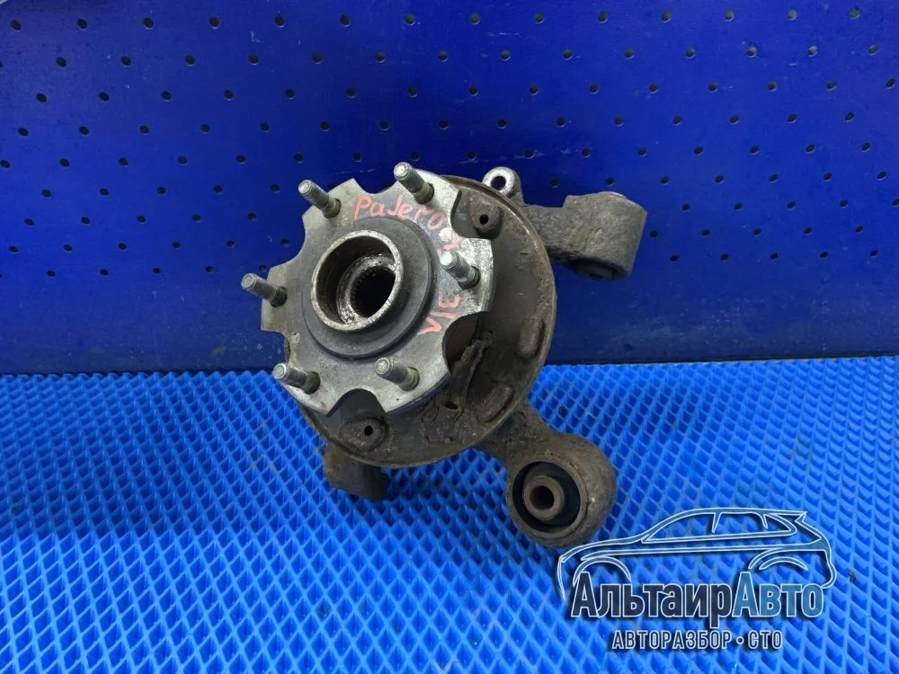 Кулак поворотный задний Mitsubishi Pajero III рестайлинг (2002—2006) б.у