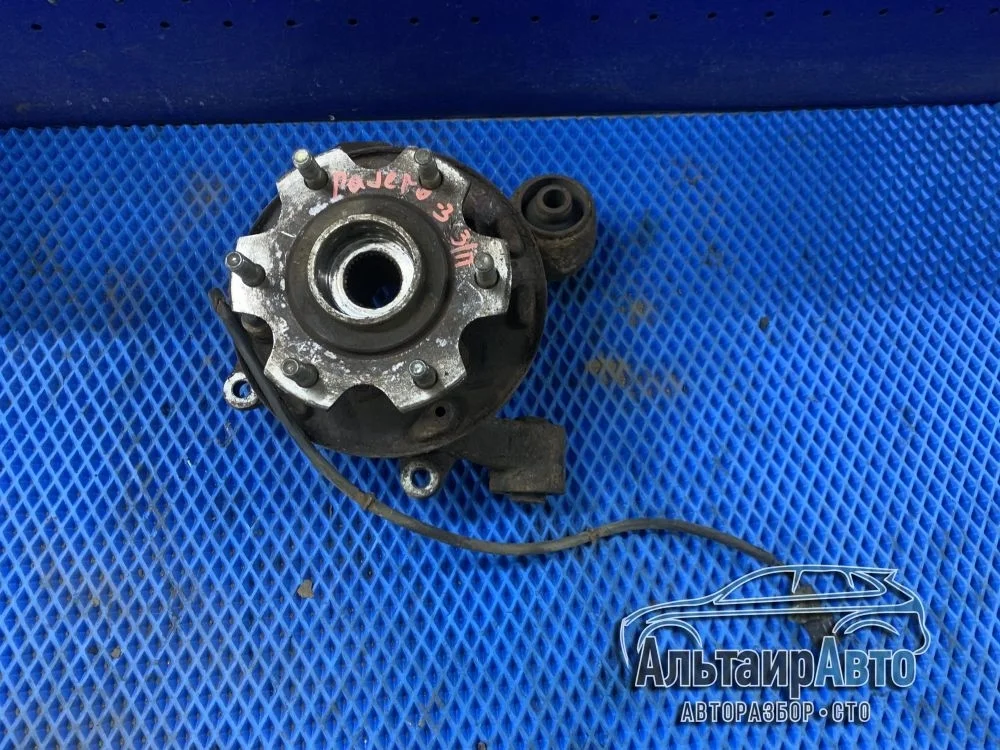 Кулак поворотный задний Mitsubishi Pajero III рестайлинг (2002—2006) б.у