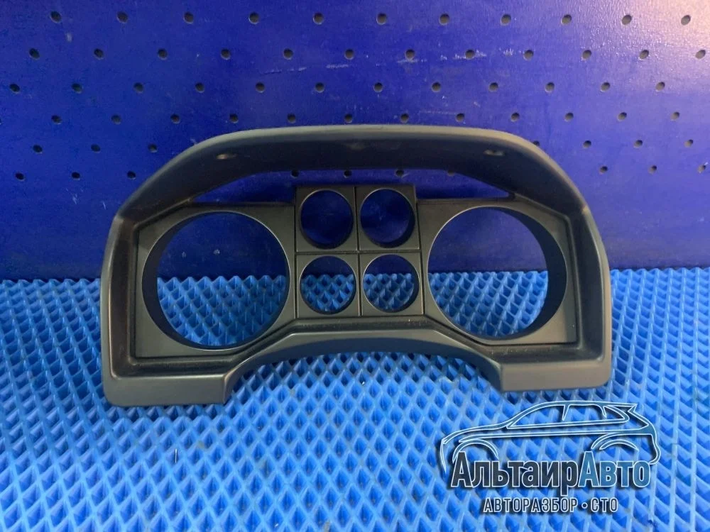 Накладка щитка приборов Mitsubishi Pajero III рестайлинг (2002—2006) б.у