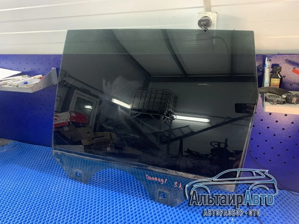 Стекло двери задней левой Volkswagen Touareg I (2002—2006) б.у