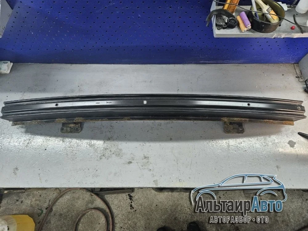 Усилитель переднего бампера Land Rover Discovery III (2004—2009) б.у