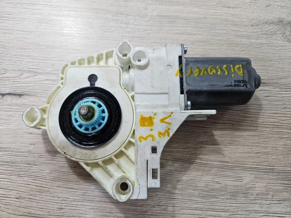 Моторчик стеклоподъемника задний Land Rover Discovery III (2004—2009) Land Rover Discovery III (2004—2009) L319 CVR 000060