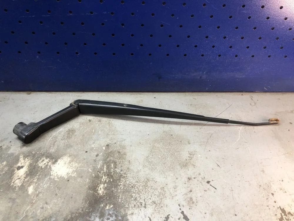 Поводок стеклоочистителя Mazda CX-7 I рестайлинг (2009—2012) б.у