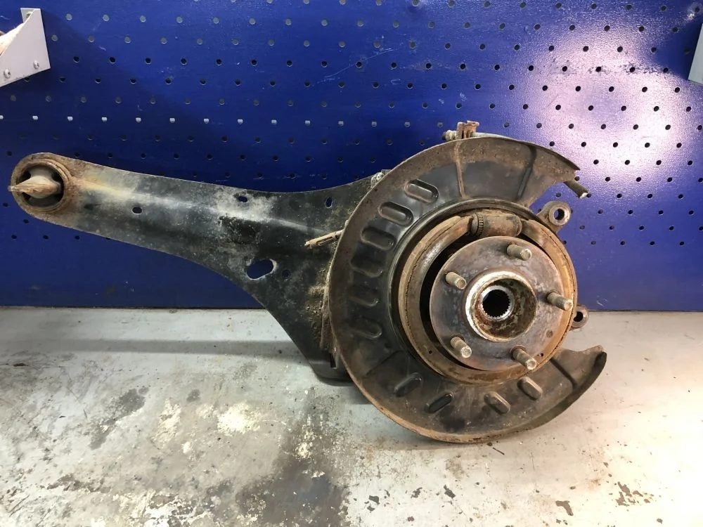 Кулак поворотный задний Mazda CX-7 I рестайлинг (2009—2012) б.у