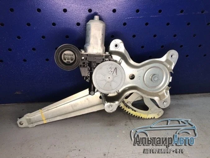 Стеклоподъемник электр. задний левый Toyota Corolla X (2006—2010) б.у