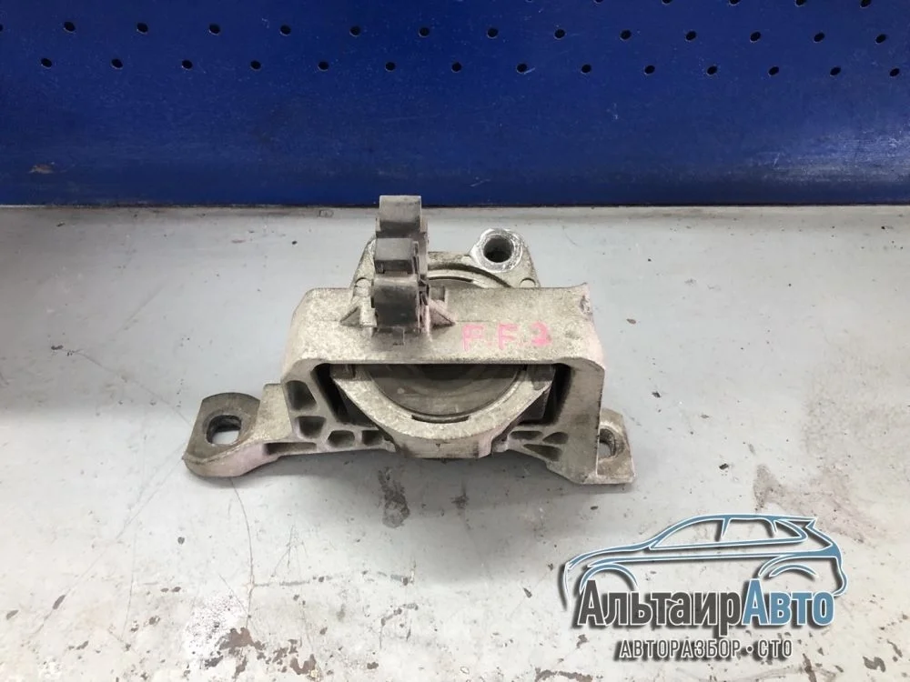 Опора двигателя правая Ford Focus II (2005—2008) б.у