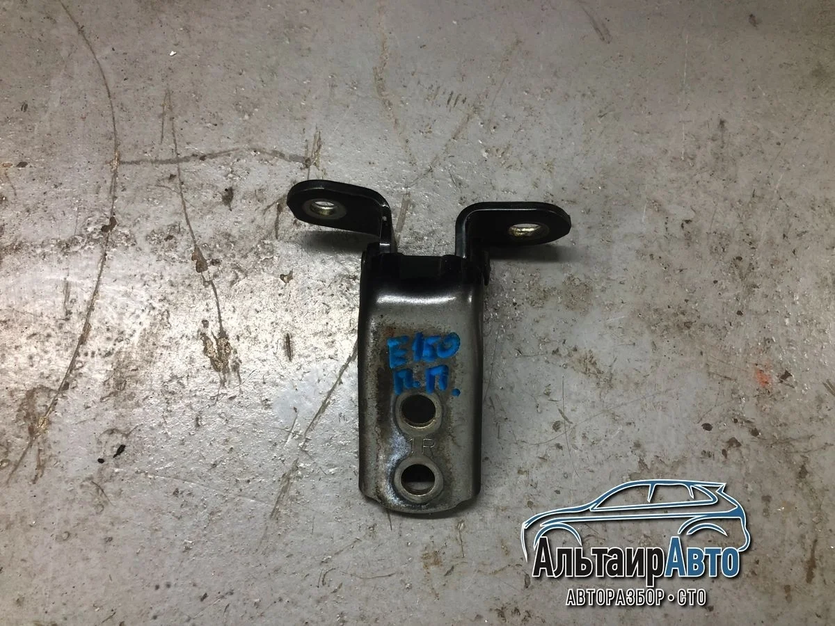 Петля двери Toyota Corolla X (2006—2010) б.у