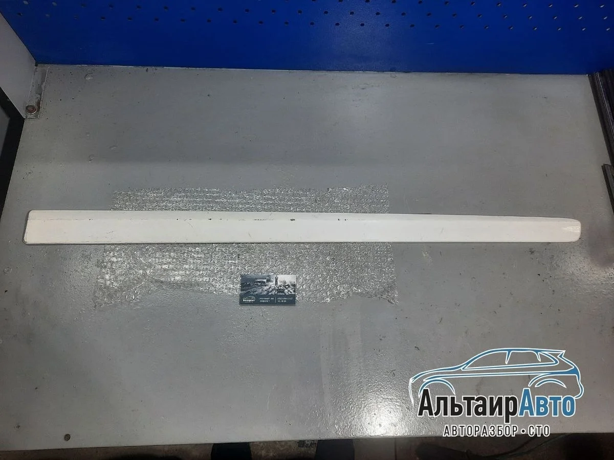 Молдинг двери Volkswagen Tiguan I (2007—2011) б.у