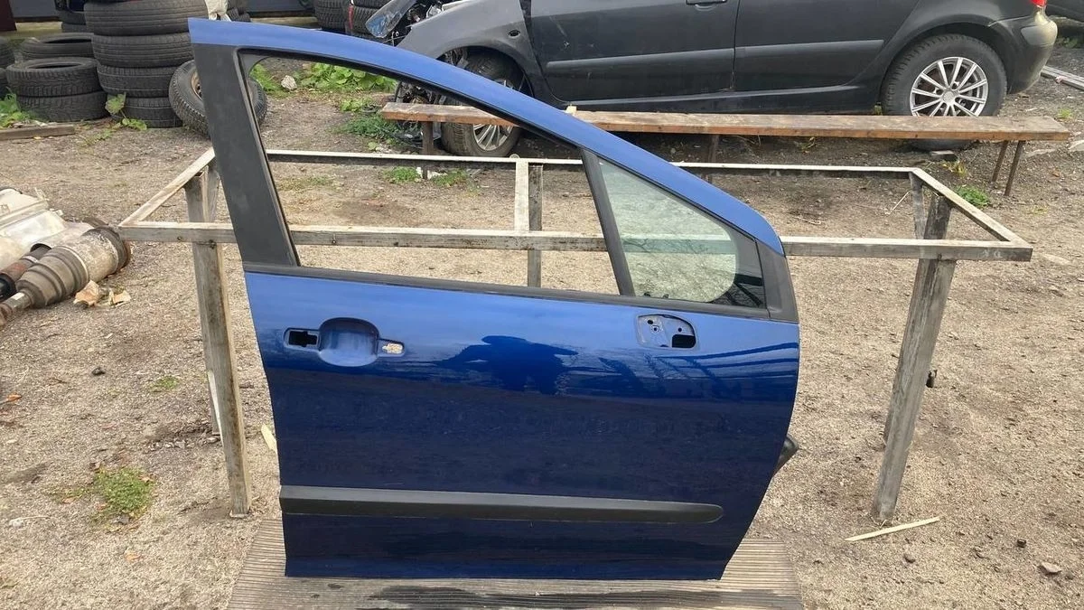 Дверь передняя правая Peugeot 308 I (2007—2011) б.у