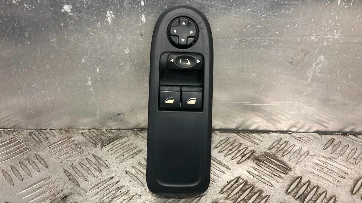 Блок управления стеклоподъемниками Peugeot 308 I (2007—2011) Peugeot 308 I (2007—2011) T7 6490.24