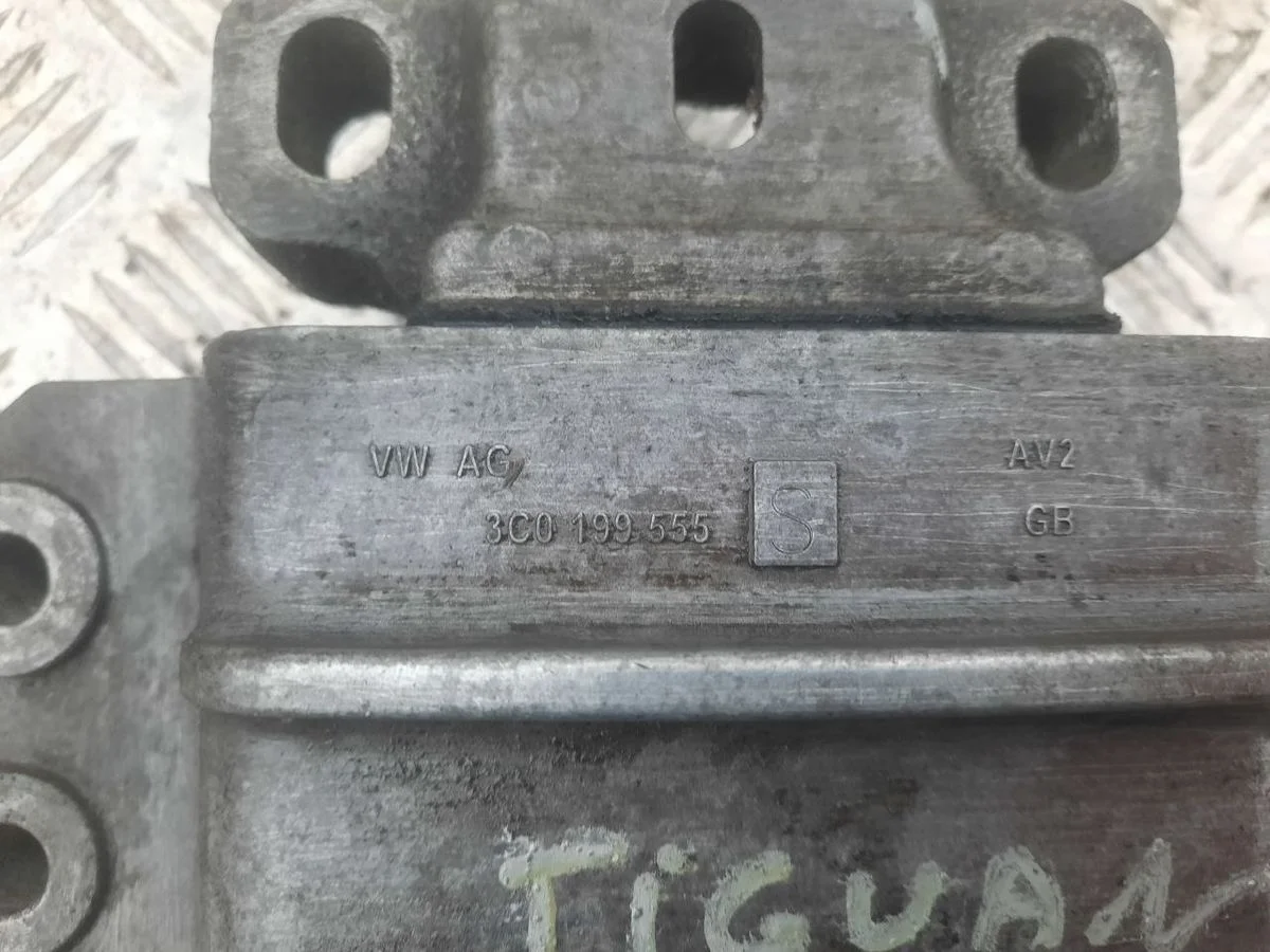 Подушка двигателя Volkswagen Tiguan I (2007—2011) б.у