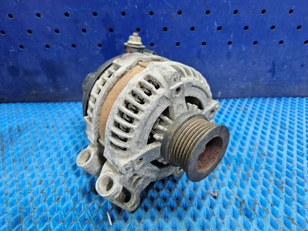 Генератор Land Rover Range Rover III рестайлинг (2005—2009) Land Rover Range Rover III рестайлинг (2005—2009)  YLE500190