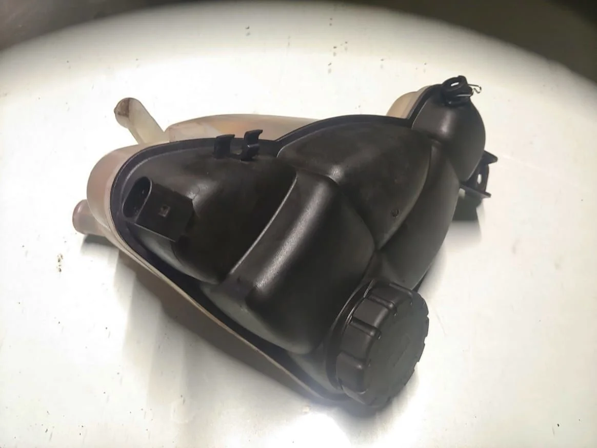 Бачок расширительный Mercedes-Benz R-класс W251 (2005—2007) б.у