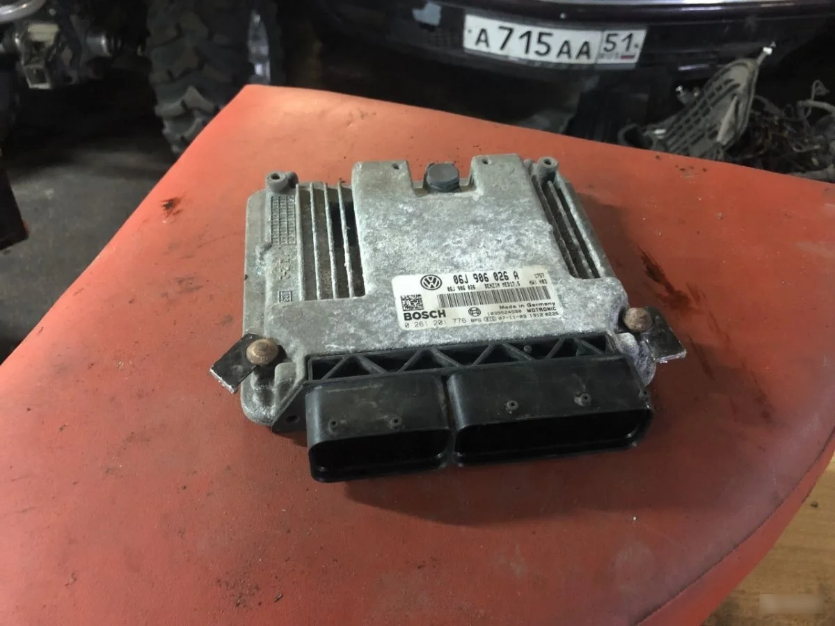 Блок управления двигателем Volkswagen Passat B6 (2005—2010) б.у