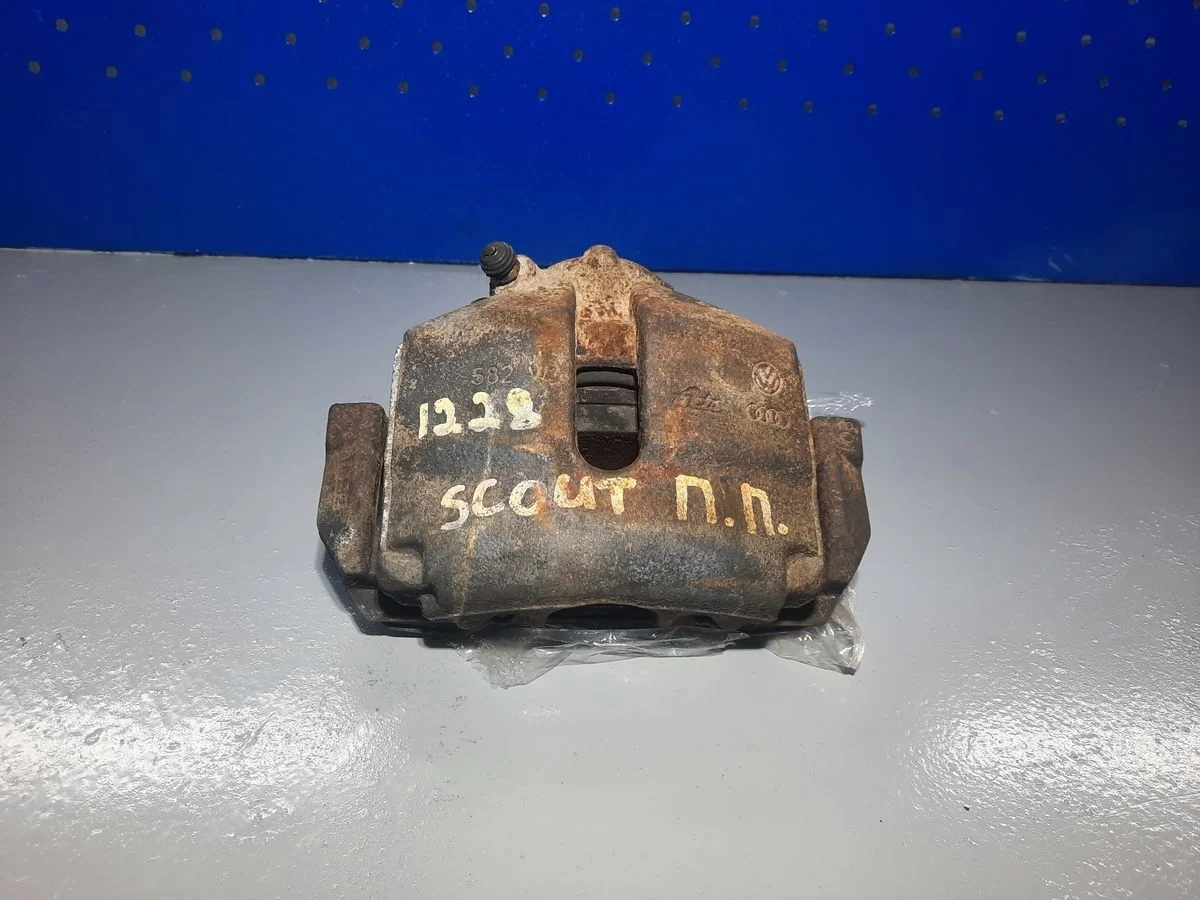 Суппорт тормозной передний Skoda Octavia Scout II рестайлинг (2008—2013) б.у