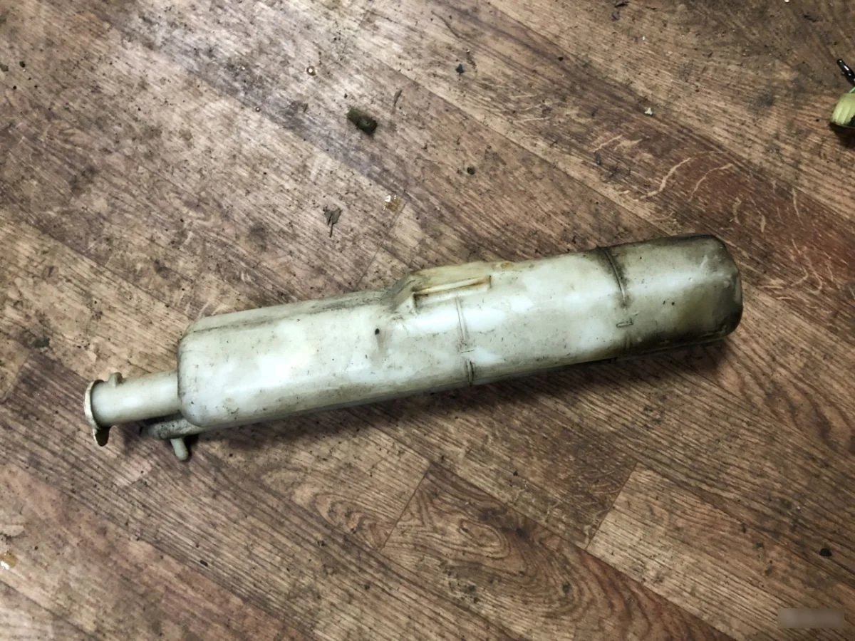 Бачок расширительный Mitsubishi Lancer Cedia IX (2000—2004) б.у